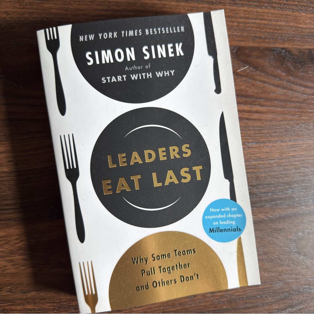 Leaders Eat Last Book by Simon Sinek softcover book